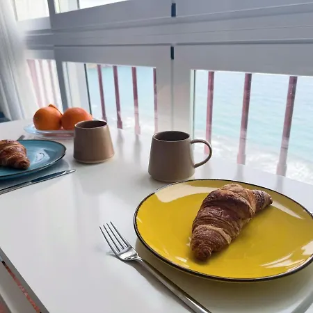 Beachfront With Garage Apartamento