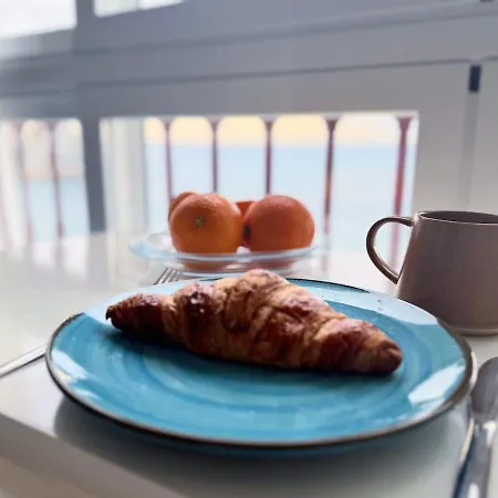 דירה Beachfront With Garage בנידורם